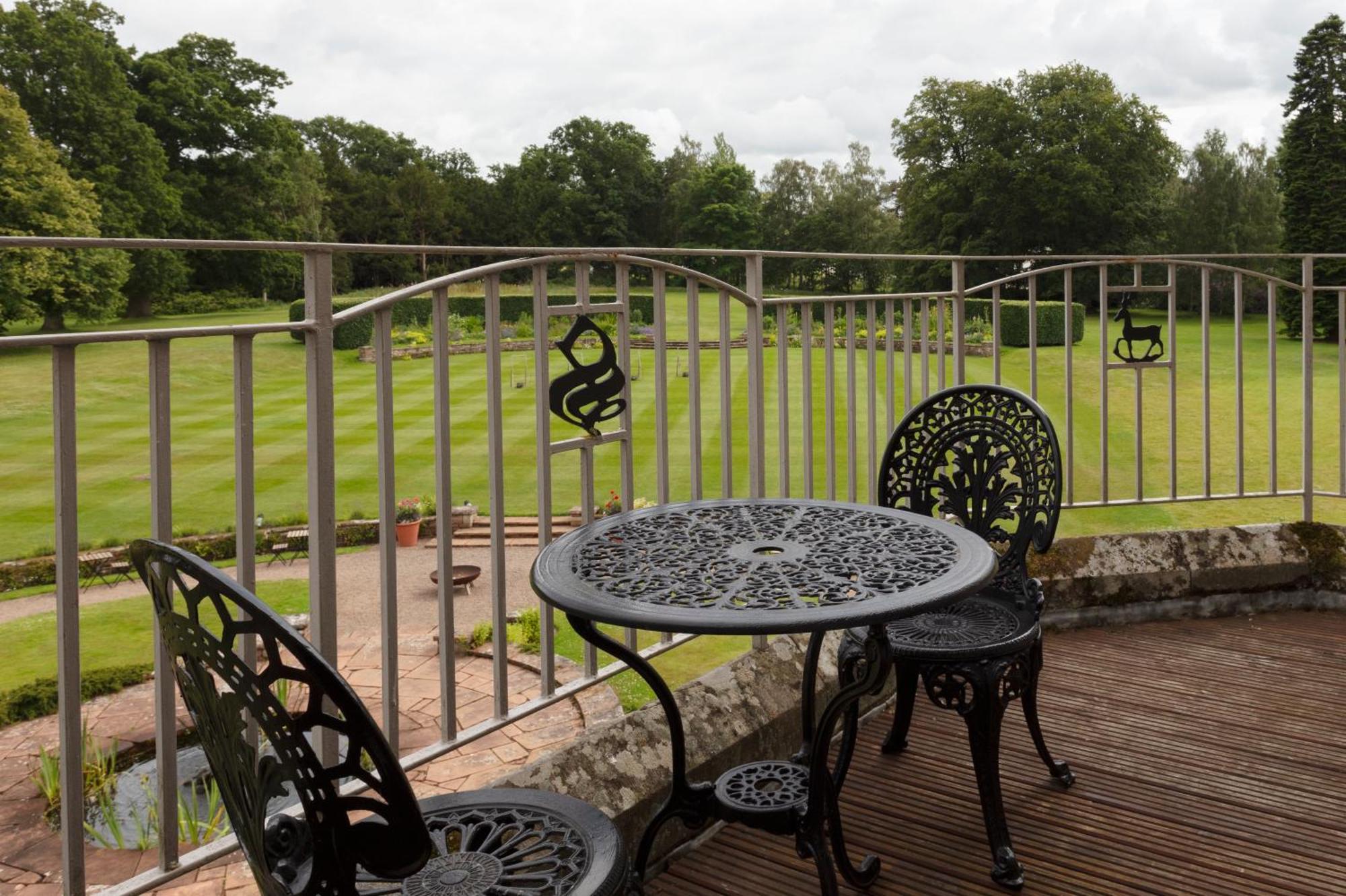 Schloss Roxburghe, Part Of Destination By Hyatt Екстер'єр фото The balcony at the hotel