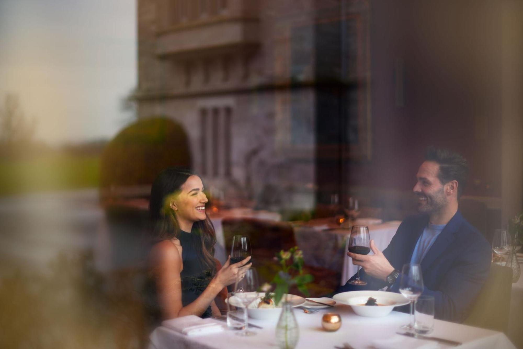 Schloss Roxburghe, Part Of Destination By Hyatt Екстер'єр фото A couple dining at a restaurant