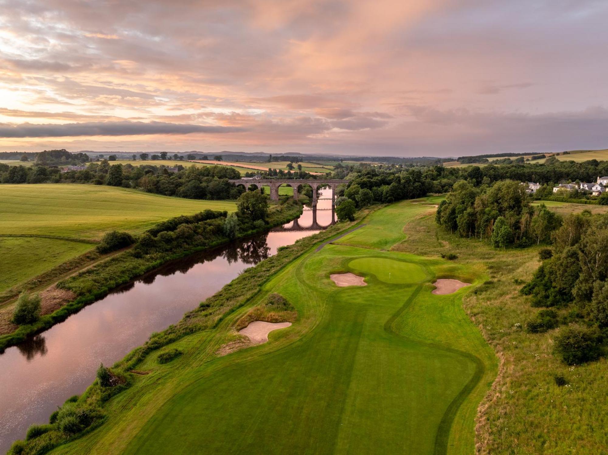 Schloss Roxburghe, Part Of Destination By Hyatt Екстер'єр фото The 17th hole at the Old Head Golf Links
