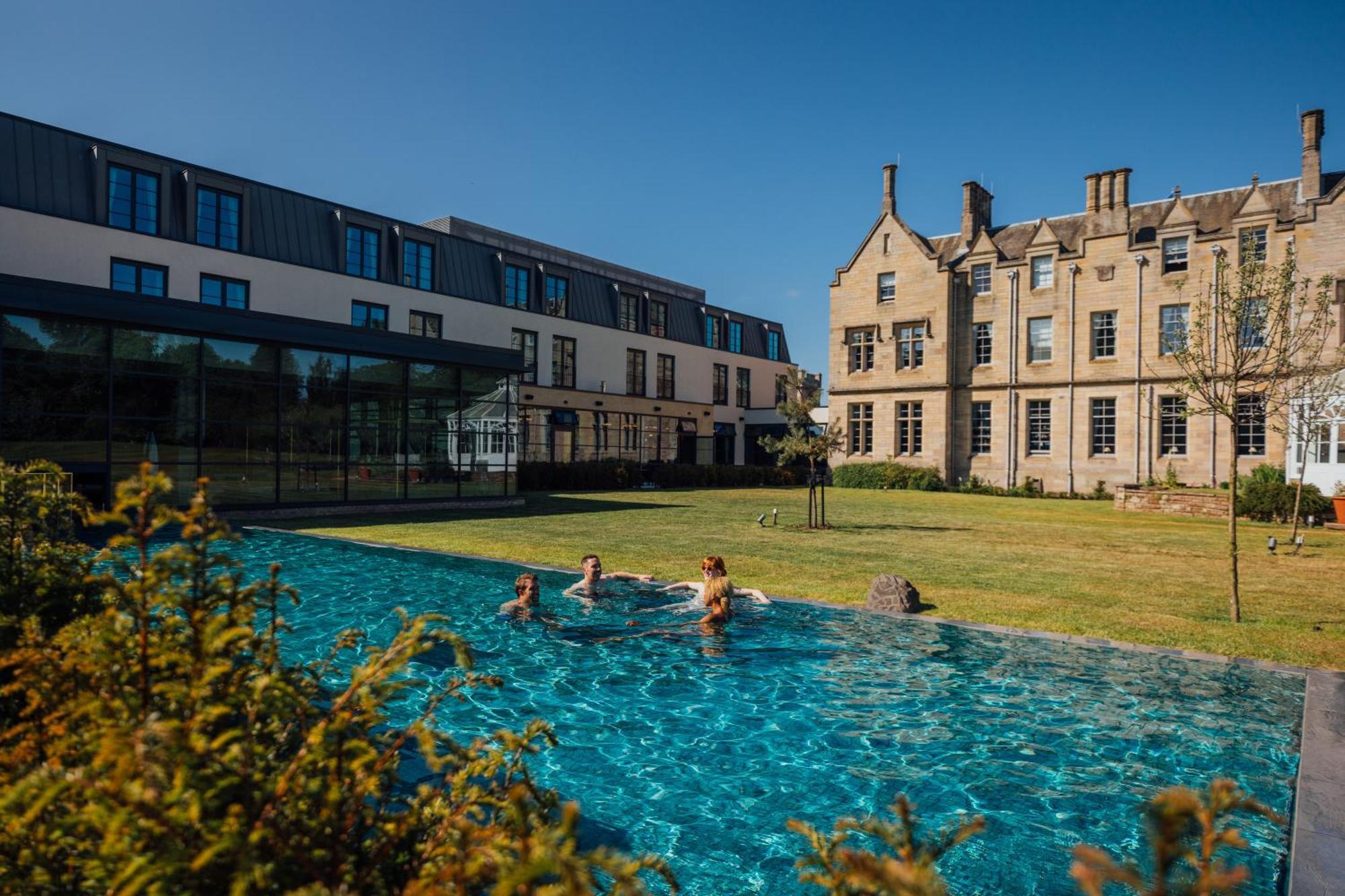 Schloss Roxburghe, Part Of Destination By Hyatt Екстер'єр фото The swimming pool at the Edinburgh Academy